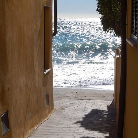 Hotel Arabesque Varigotti Buitenkant foto