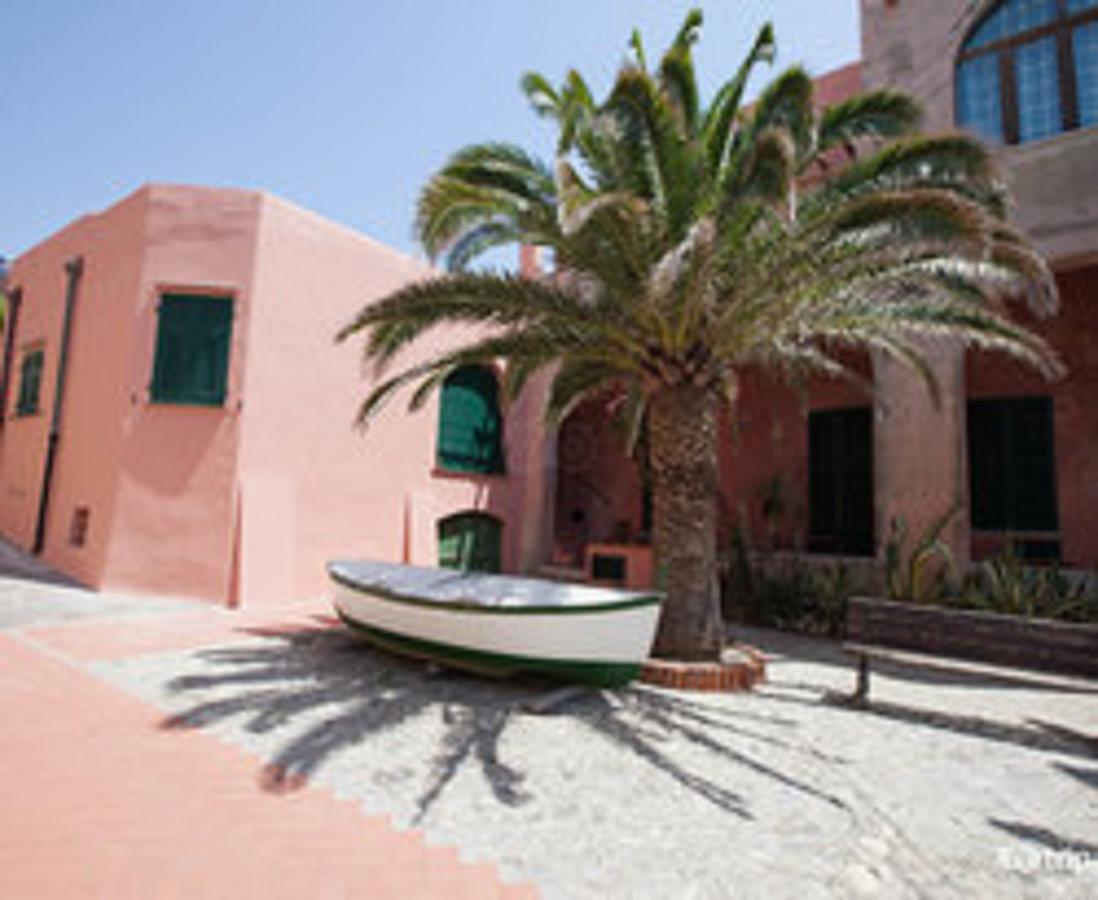 Hotel Arabesque Varigotti Buitenkant foto