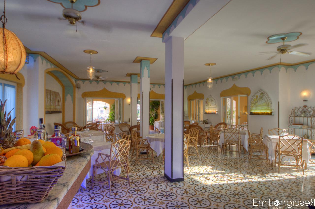 Hotel Arabesque Varigotti Buitenkant foto