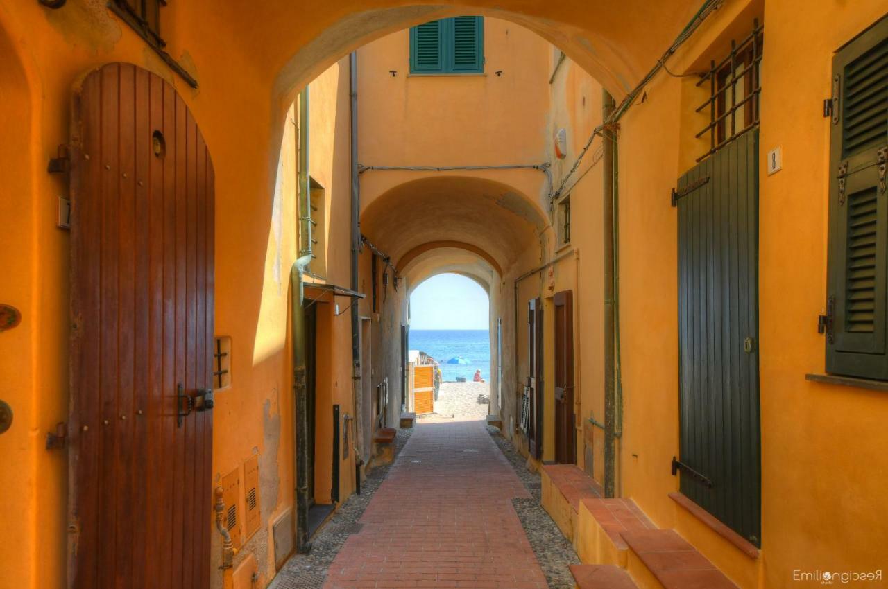 Hotel Arabesque Varigotti Buitenkant foto