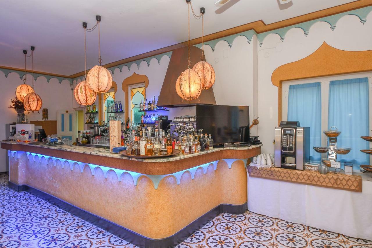 Hotel Arabesque Varigotti Buitenkant foto