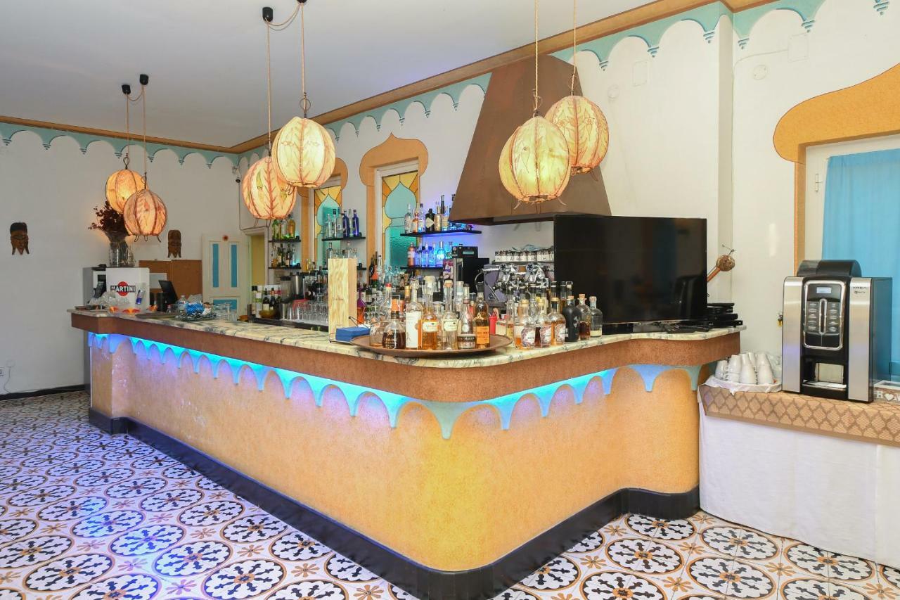 Hotel Arabesque Varigotti Buitenkant foto