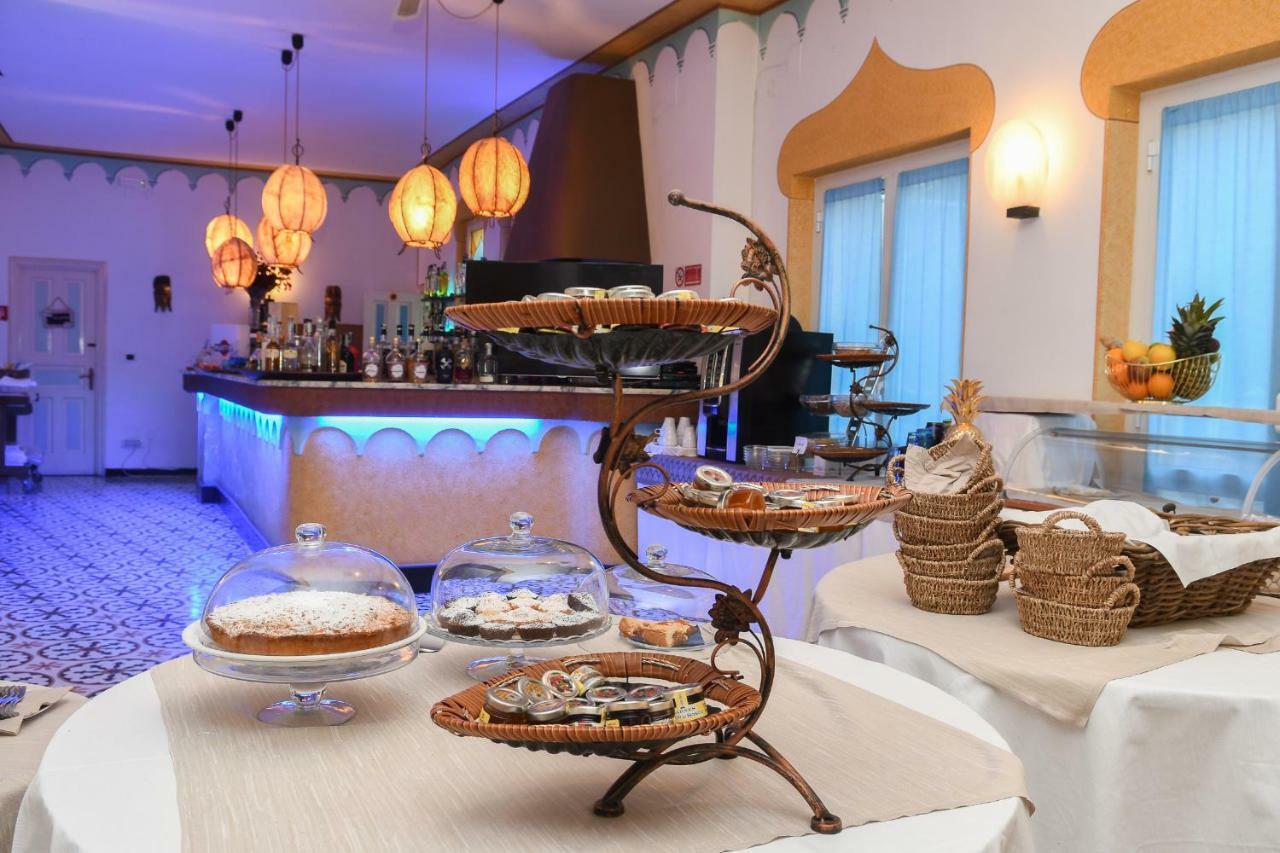 Hotel Arabesque Varigotti Buitenkant foto